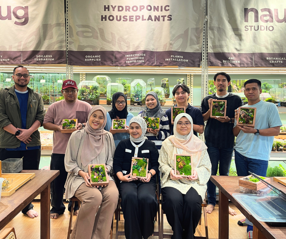 A Creative Day with NOV Team: Our First Corporate Preserved Moss Frame Workshop